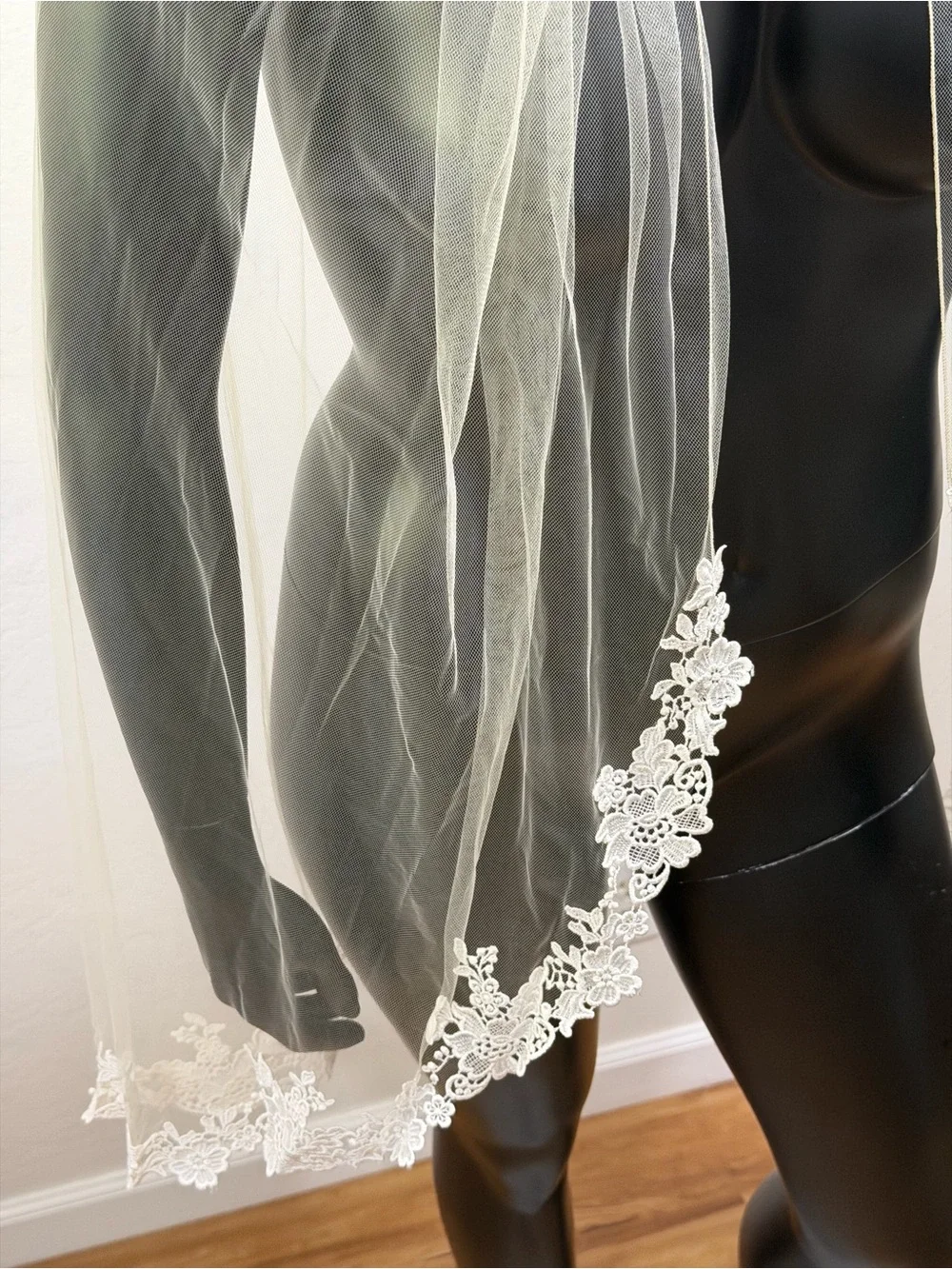 Ivory Bridal Wedding Veil Floral Lace Embroidery Metal Comb